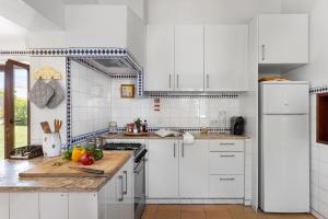 Kuchyň nebo kuchyňský kout v ubytování GuestReady - Peaceful beach villa w/ parking