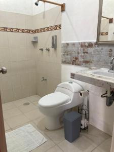 Ένα μπάνιο στο GalHaus +38 φωτογραφίες