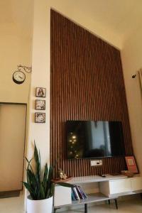 Televisyen dan/atau pusat hiburan di Anjuna Abode +21 gambar