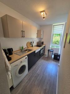 Η κουζίνα ή μικρή κουζίνα στο 2-room apartment with balcony