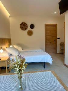 Una cama o camas en una habitación de Alpha Estudios, Apartamentos turísticos