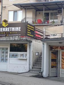 Το κτήριο όπου στεγάζεται  το διαμέρισμα