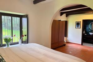 a bedroom with a large bed and a large window at Suite entre árboles y fogata in El Hospital +22 photos