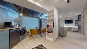 Kuchyň nebo kuchyňský kout v ubytování Suite Familiale "Comme à Venise" Metz-Opéra 4 étoiles