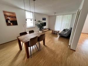 a living room with a wooden table and a couch at Tobi‘s Ferienapartment in Gottmadingen