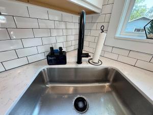 Φωτογραφία από το άλμπουμ του Modern 3BR, 2BAHome Near Georgetown Square Sleeps 6 σε Τζώρτζταουν +30 φωτογραφίες