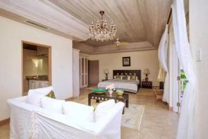 Giường trong phòng chung tại ZenBreak Landsdown House 5Bd