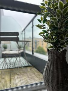 Balkón nebo terasa v ubytování Modern Top Floor - 2 Bedroom 2 Bath - Sleeps 4