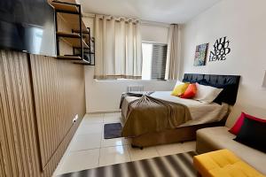 a small room with a bed and a couch at SHB - Studio in the Heart of Gonzaga by the Sea in Santos