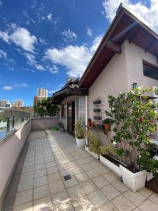 Το κτήριο όπου στεγάζεται  το διαμέρισμα