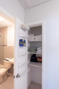 Phòng tắm tại Urban Escape Haven +26 ảnh