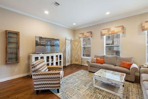 a living room with a couch and a tv at Bend in the River in Georgetown
