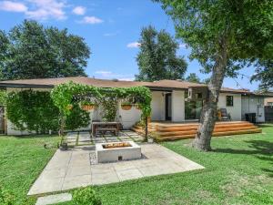 a backyard with a fire pit and a tree at Cherilliam Estate in Round Rock