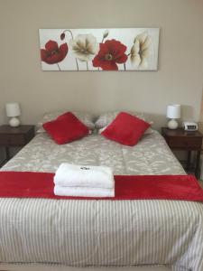 a bed with red and white towels on it at The Nosh & Nod - Avon Terrace in York