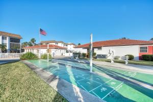 a basketball court in the yard of a house at Carefree Coconut-2 bedroom condo with heated pool and close to beach in Siesta Key