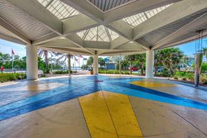 Πισίνα στο ή κοντά στο 2 bedroom luxury beachfront retreat with sunset views