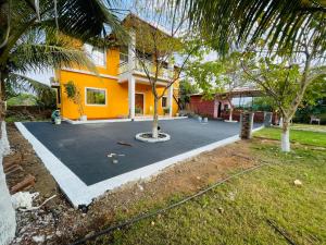 ein Haus mit einer Auffahrt davor in der Unterkunft Bs patil farmhouse by Prashant Patil in Karjat