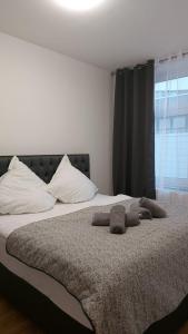 a bed with two stuffed animals on top of it at City Appartement in Mönchengladbach