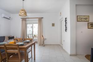 a living room with a wooden table and chairs at Niriana Verde Apartment in Gennadi