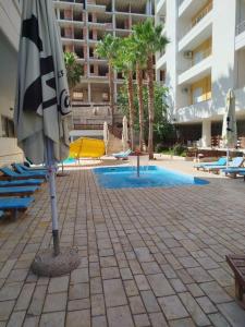 Bazén v ubytování Comfortable apartment, stunning views nebo v jeho okolí