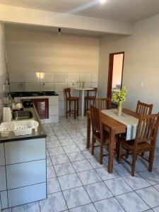 Kuchyň nebo kuchyňský kout v ubytování Apartamento completo