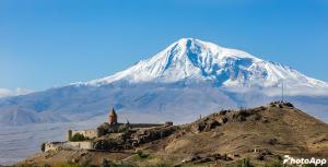 a mountain with a monastery and a church on a hill at Veni Vedi in Vedi