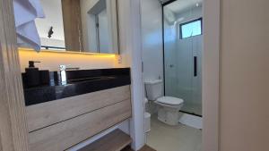a bathroom with a sink and a toilet at CURTA! |165| Lindo Studio | Próx Centro de Eventos in Camboriú