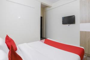 TV a/nebo společenská místnost v ubytování Hotel O Zion Inn