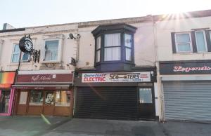 a row of shops on a city street at Shirley 2 Bed Apartment in Southampton