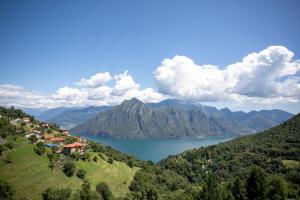 a view of a lake in the mountains at L'angolo di Fonteno in Fonteno