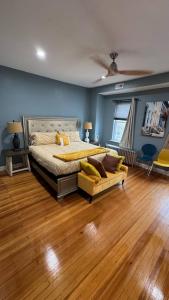 a bedroom with a bed and a couch in it at Chic 5 Bd Home In Little Italy in Baltimore