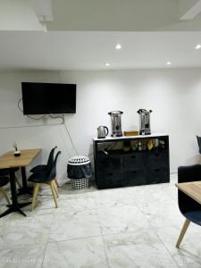 Η κουζίνα ή μικρή κουζίνα στο Hotel LE MIRAGE +16 φωτογραφίες