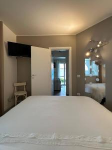 a bedroom with a large white bed in a room at La Rondine in Gravedona