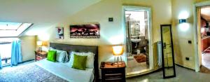 a living room with a bed with green pillows at Residence Cuore in Caserta +7 photos