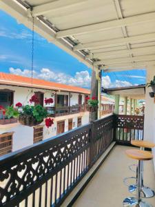 a balcony with a table and chairs on a building at Apartamento Privado en Jardin, Programación de Tours y Mas in Jardin