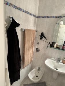 a bathroom with a sink and a toilet and a mirror at Modern, Gemütlich, Strandnah in Cuxhaven