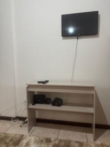 サンタ・マリアにあるLoft ao lado shopping royalの壁掛け棚