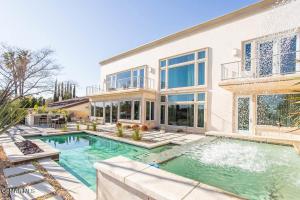 Πισίνα στο ή κοντά στο Upscale Residence with Pool and Spa