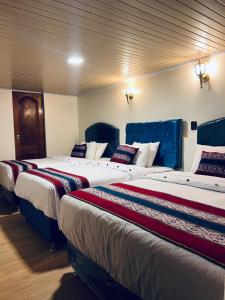 two beds in a hotel room at Avraham Hotels in Machu Picchu +17 photos