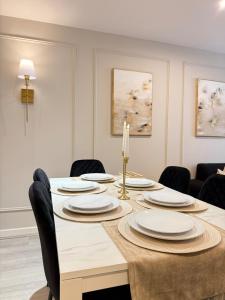 Posezení v ubytování Luxury Liverpool City Centre Apartment with Balcony, Sleeps 8, Near Liverpool ONE and Royal Albert Docks