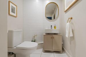 a bathroom with a toilet and a sink and a mirror at Luxury Liverpool City Centre Apartment with Balcony, Sleeps 8, Near Liverpool ONE and Royal Albert Docks in Liverpool +37 photos