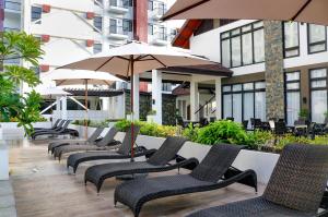 a row of chairs and umbrellas on a patio at Urban Chic Home Urban Chic Home with balcony in Pajo