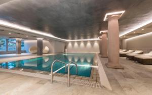 Bazén v ubytování Hotel Madonna nebo v jeho okolí