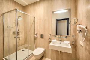 a bathroom with a shower toilet and a sink at Boutique Hotel 1852 in Saint Petersburg