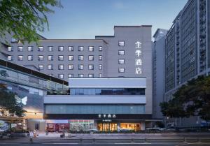 Tòa nhà nơi khách sạn tọa lạc