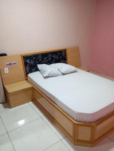 a bedroom with two beds in a room at Hotel bom retiro in Sao Paulo