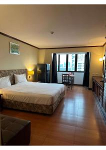 Ένα ή περισσότερα κρεβάτια σε δωμάτιο στο Omni Tower Nana- Fully Furnished Apartments Bangkok +290 φωτογραφίες