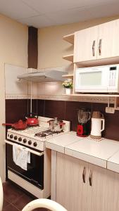Η κουζίνα ή μικρή κουζίνα στο Anita's house 5