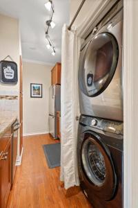 Gallery image of UT Retro Getaway- 2 King Beds, Workspace, F1 & Football in Austin