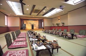 a conference room with a long table and chairs at Mamesentaigetsu in Minamichita +49 photos